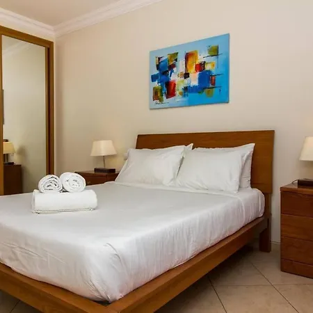 Oura Sunrise - Piscina, E Diversao! Daire